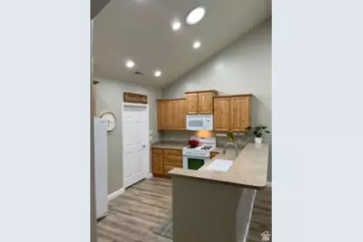 317 S 450 W #B, Springville, UT 84663 - Photo 7