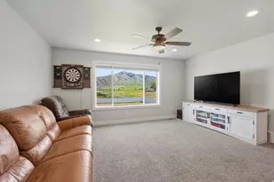 695 S 400 E, Hyrum, UT 84319 - Photo 23