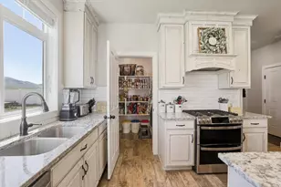 695 S 400 E, Hyrum, UT 84319 - Photo 15