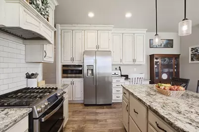 695 S 400 E, Hyrum, UT 84319 - Photo 17