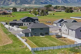695 S 400 E, Hyrum, UT 84319 - Photo 33