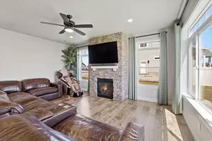 695 S 400 E, Hyrum, UT 84319 - Photo 3