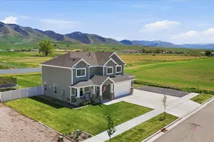 695 S 400 E, Hyrum, UT 84319 - Photo 33