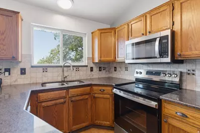 2144 E 3000 N, Layton, UT 84040 - Photo 15