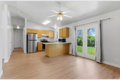 104 W 525 N, Layton, UT 84041 - Photo 7