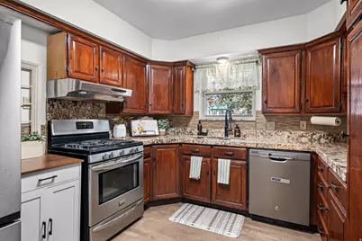 1075 N 200 E, Lehi, UT 84043 - Photo 11
