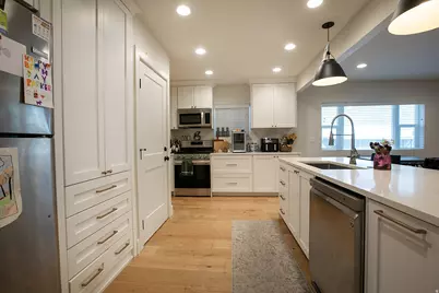 167 E 200 N, Provo, UT 84606 - Photo 13