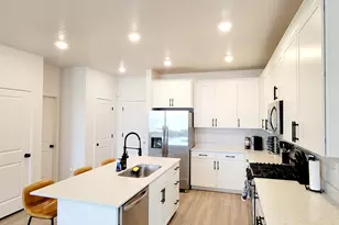 933 W Sunspear Dr, Saratoga Springs, UT 84045 - Photo 9