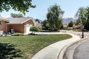 1069 E Birchbrook Cir S, Cottonwood Heights, UT 84047 - Photo 3