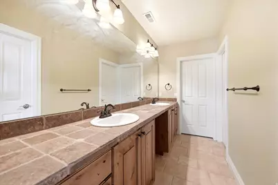 1733 E Crimson Oak Dr, Draper, UT 84020 - Photo 59