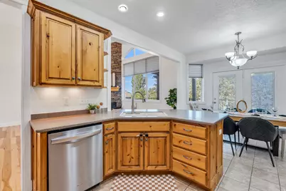 10475 N Canterbury Dr, Highland, UT 84003 - Photo 15