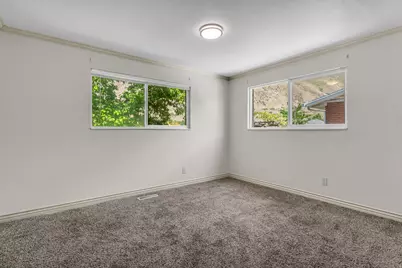 1035 E Hillcrest Dr, Springville, UT 84663 - Photo 13