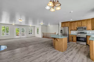 1035 E Hillcrest Dr, Springville, UT 84663 - Photo 9