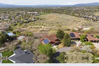 8 Altawood Dr S, Sandy, UT 84092 - Photo 5