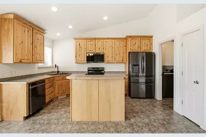 7103 S Sorrento Way, West Jordan, UT 84081 - Photo 9