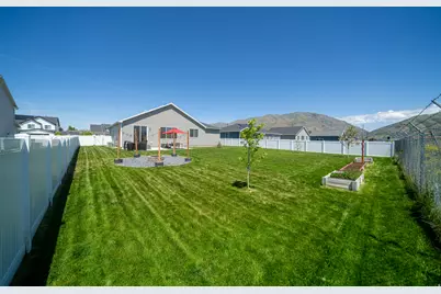 592 E 600 S, Hyrum, UT 84319 - Photo 3