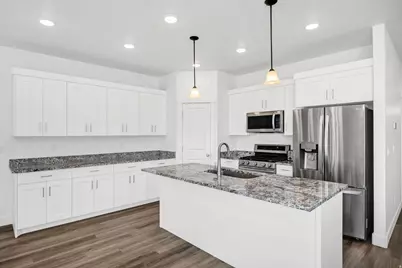 592 E 600 S, Hyrum, UT 84319 - Photo 5