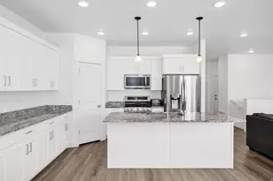 592 E 600 S, Hyrum, UT 84319 - Photo 7