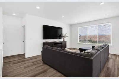592 E 600 S, Hyrum, UT 84319 - Photo 13