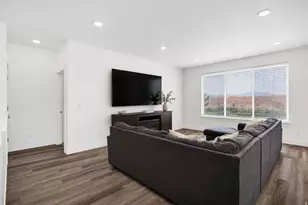 592 E 600 S, Hyrum, UT 84319 - Photo 13