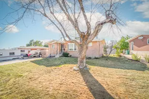 417 Marilyn Dr, Clearfield, UT 84015 - Photo 3