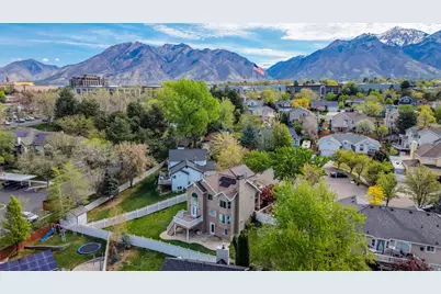 7910 S Pear Tree Cir E, Sandy, UT 84094 - Photo 31