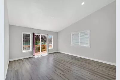 112 W Crystal Bay Dr, Stansbury Park, UT 84074 - Photo 3