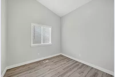 112 W Crystal Bay Dr, Stansbury Park, UT 84074 - Photo 9