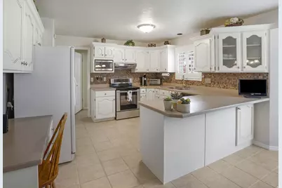 11499 S High Mountain Dr, Sandy, UT 84092 - Photo 17