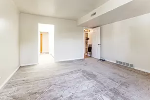 5839 S Waterbury Dr E, Holladay, UT 84121 - Photo 9