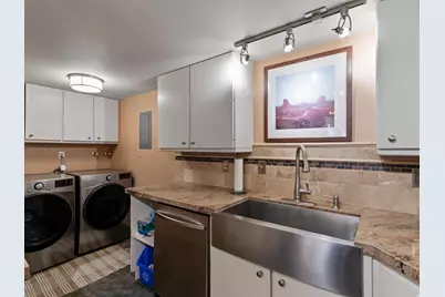 4798 S Saxony Cir E, Holladay, UT 84117 - Photo 9