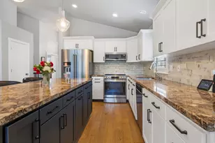 926 E Tahnia Park Cir S, Salt Lake City, UT 84121 - Photo 9