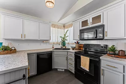 332 E 880 N, Tooele, UT 84074 - Photo 9