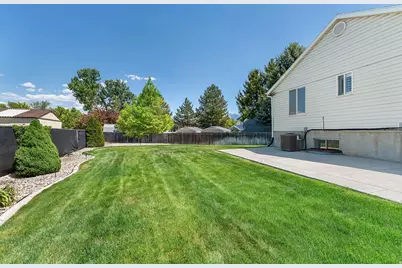 8328 S Plum Creek Cir W, West Jordan, UT 84088 - Photo 31