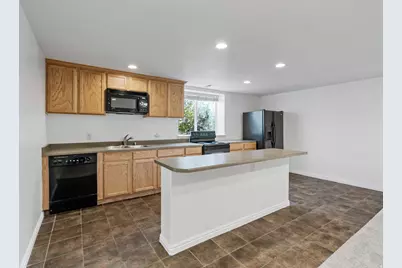8569 S Sunrise Oak Dr, West Jordan, UT 84081 - Photo 13