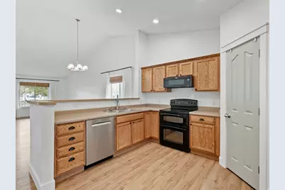 8569 S Sunrise Oak Dr, West Jordan, UT 84081 - Photo 7