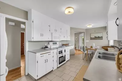 787 E Redmaple Cir, Salt Lake City, UT 84106 - Photo 9