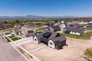 881 E 100 N, Hyde Park, UT 84318 - Photo 45