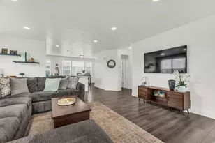 5626 S Justice Howe Ln E, Murray, UT 84107 - Photo 9