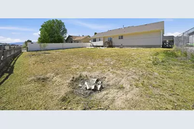 2144 E Easter Dr, Eagle Mountain, UT 84005 - Photo 23