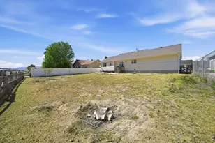 2144 E Easter Dr, Eagle Mountain, UT 84005 - Photo 23