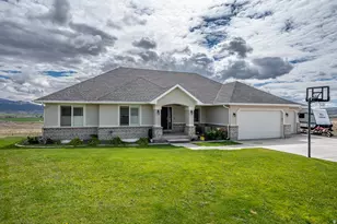 351 W Skyline Dr, Loa, UT 84747 - Photo 1