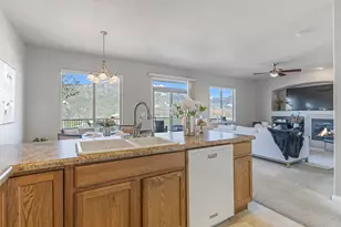 15057 S Winged Bluff Ln, Draper, UT 84020 - Photo 11