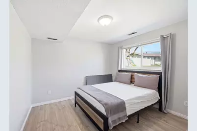 180 E 900 S, Layton, UT 84041 - Photo 17