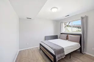 180 E 900 S, Layton, UT 84041 - Photo 17