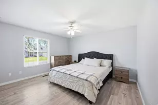 180 E 900 S, Layton, UT 84041 - Photo 15