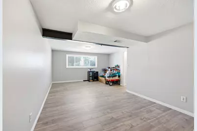 180 E 900 S, Layton, UT 84041 - Photo 23