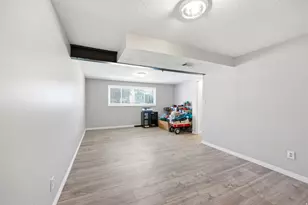 180 E 900 S, Layton, UT 84041 - Photo 23
