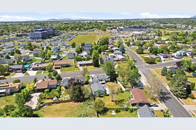 180 E 900 S, Layton, UT 84041 - Photo 33