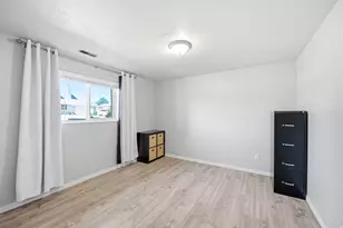 180 E 900 S, Layton, UT 84041 - Photo 21